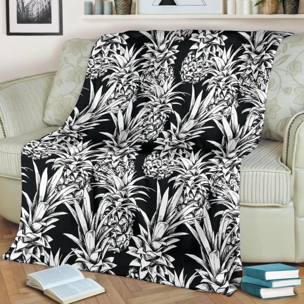 Black And White Pineapple Pattern Print Design Fleece Blanket - Image 2