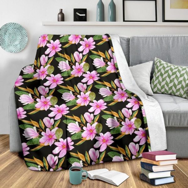 Magnolia Pattern Print Design Black Fleece Blanket - Image 3